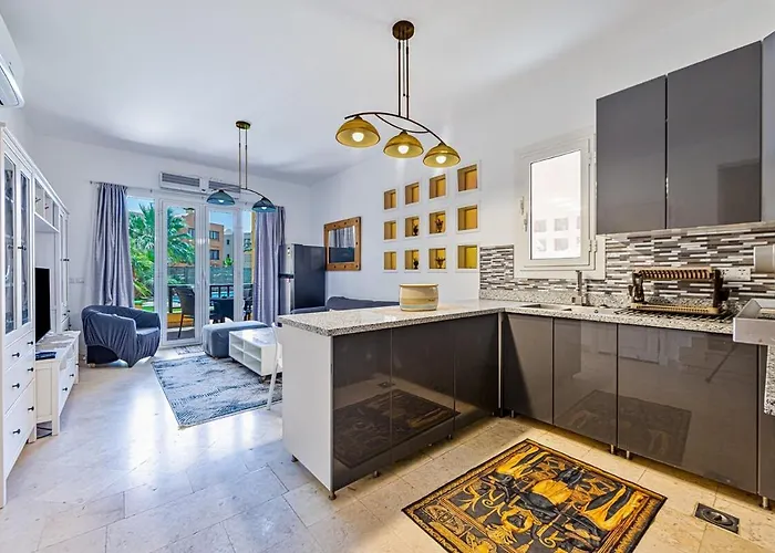 Townhouse With Roof Terrace,balcony And Large Pool *