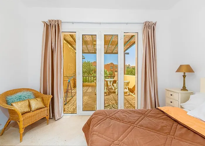 Townhouse With Roof Terrace,balcony And Large Pool *
