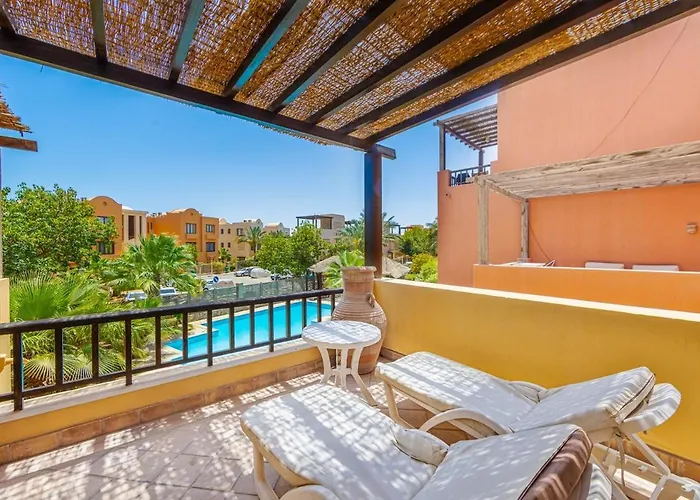 Townhouse With Roof Terrace,balcony And Large Pool * Hurghada