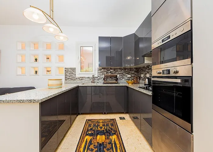 Townhouse With Roof Terrace,balcony And Large Pool *